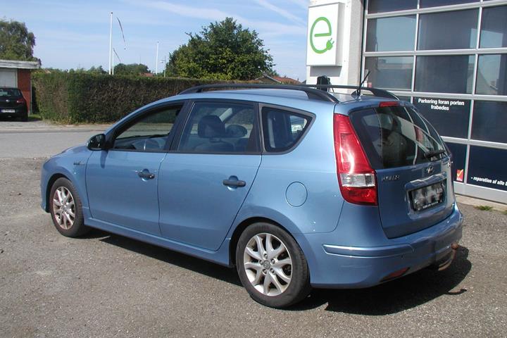 Blå Hyundai i30 fra 2012