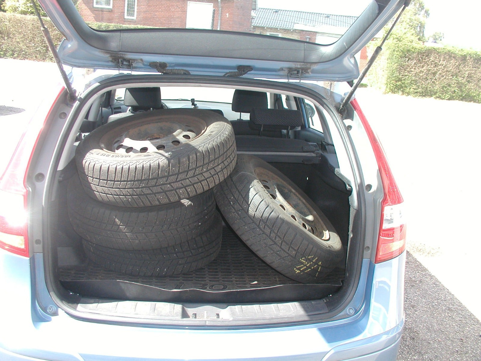 Blå Hyundai i30 fra 2012