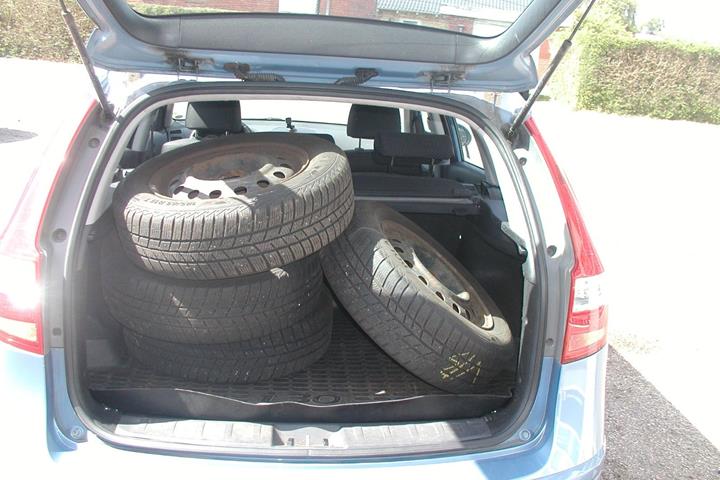 Blå Hyundai i30 fra 2012