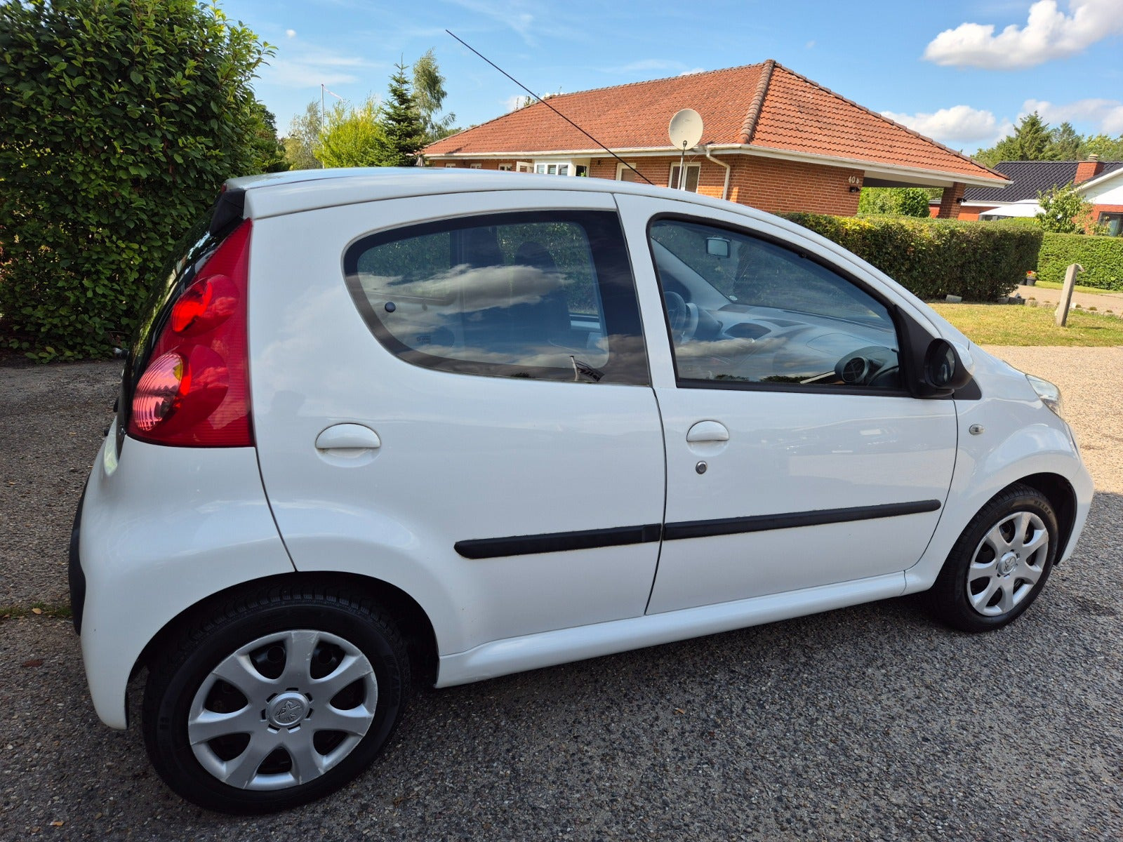 Grøn Peugeot 107 fra 2010