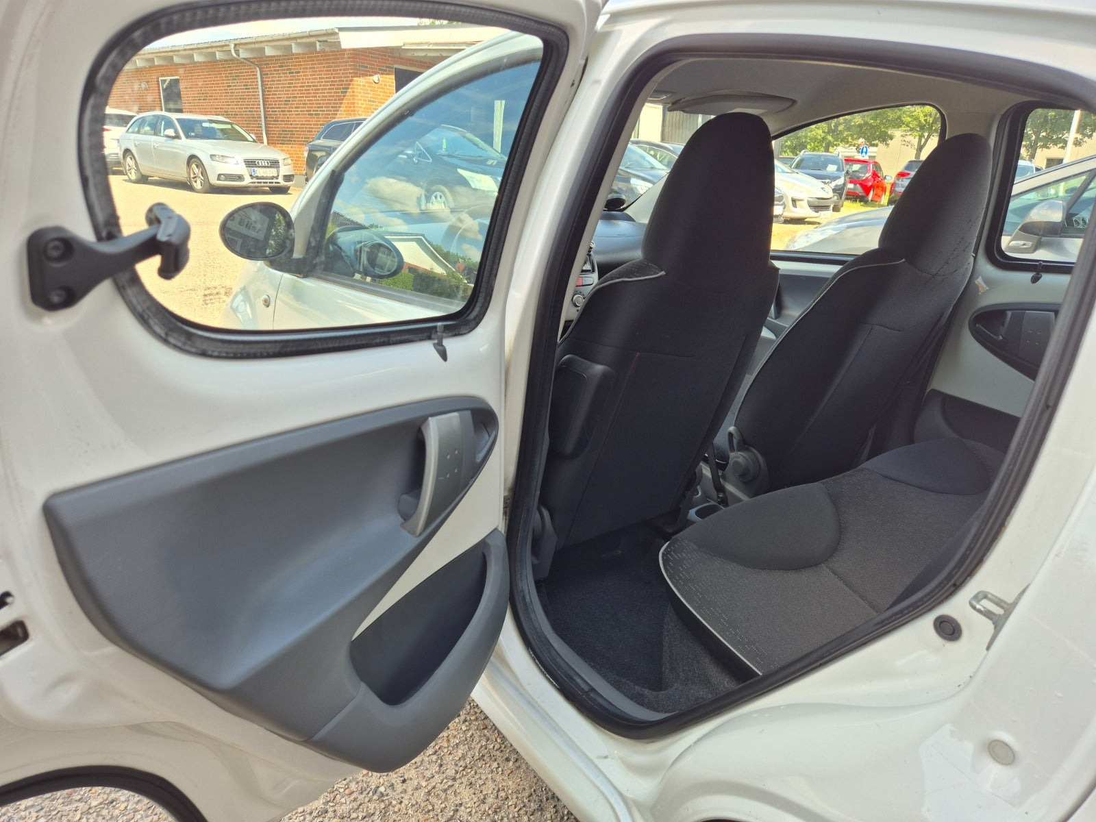 Grøn Peugeot 107 fra 2010