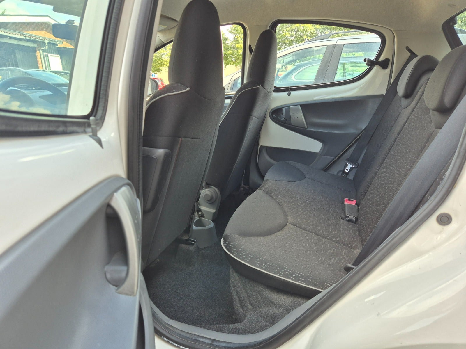 Grøn Peugeot 107 fra 2010