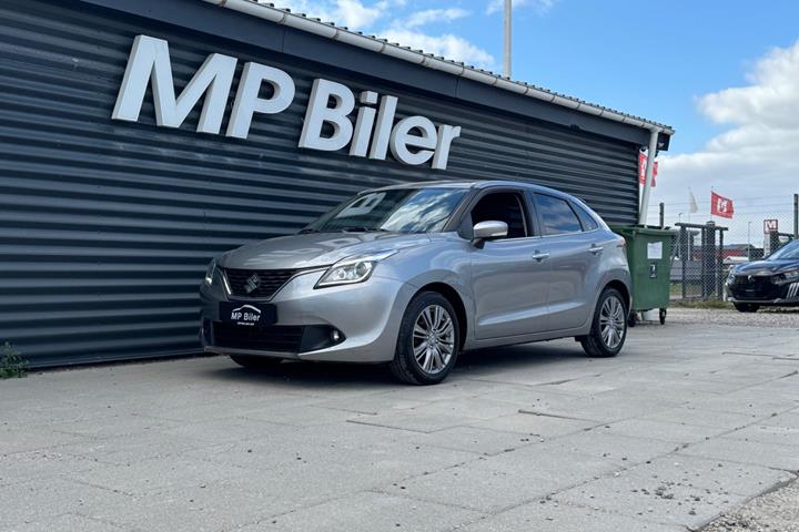 Grå Suzuki Baleno fra 2018 set udefra
