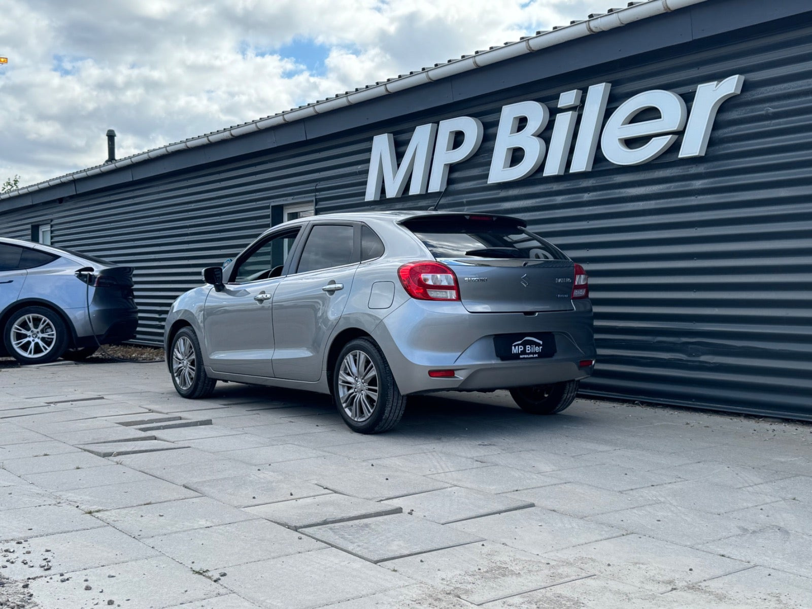 Grå Suzuki Baleno fra 2018