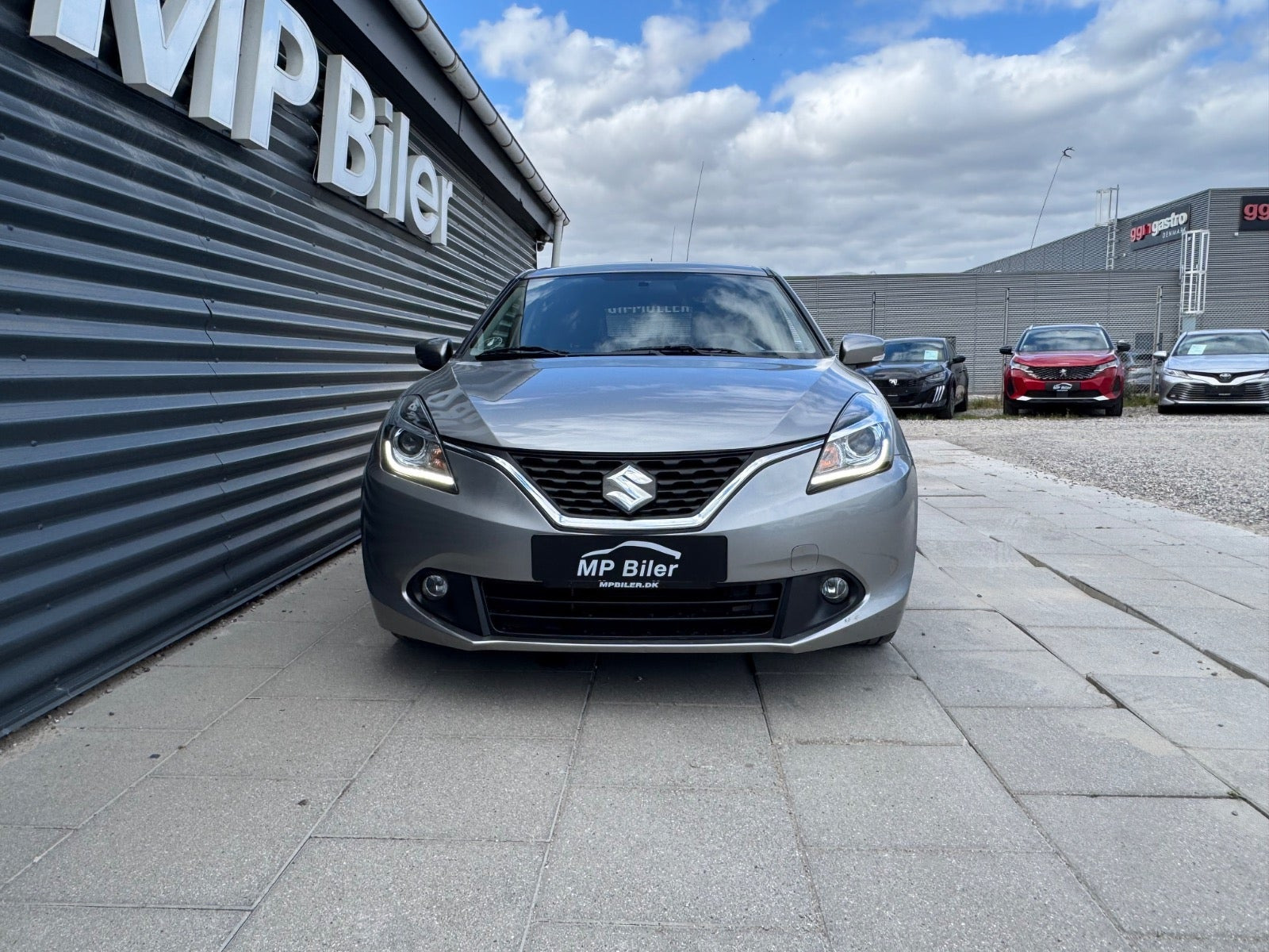 Grå Suzuki Baleno fra 2018