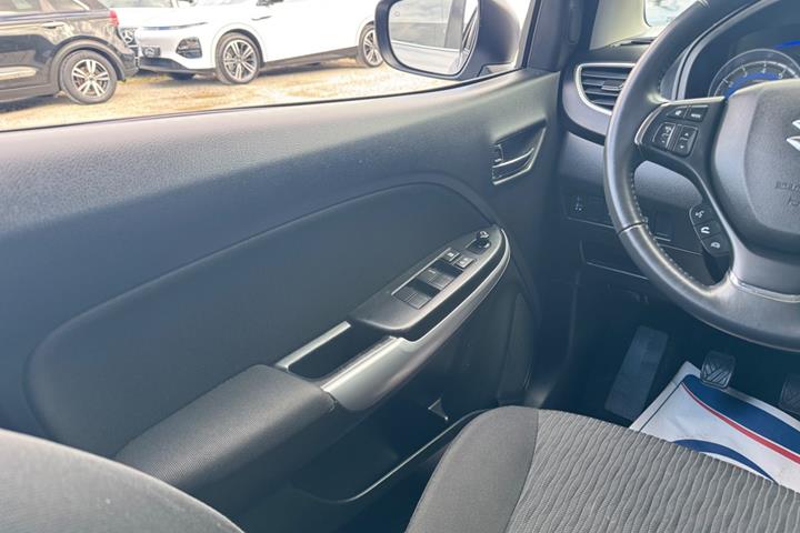 Grå Suzuki Baleno fra 2018