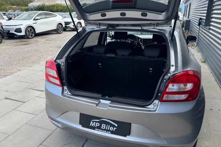 Grå Suzuki Baleno fra 2018