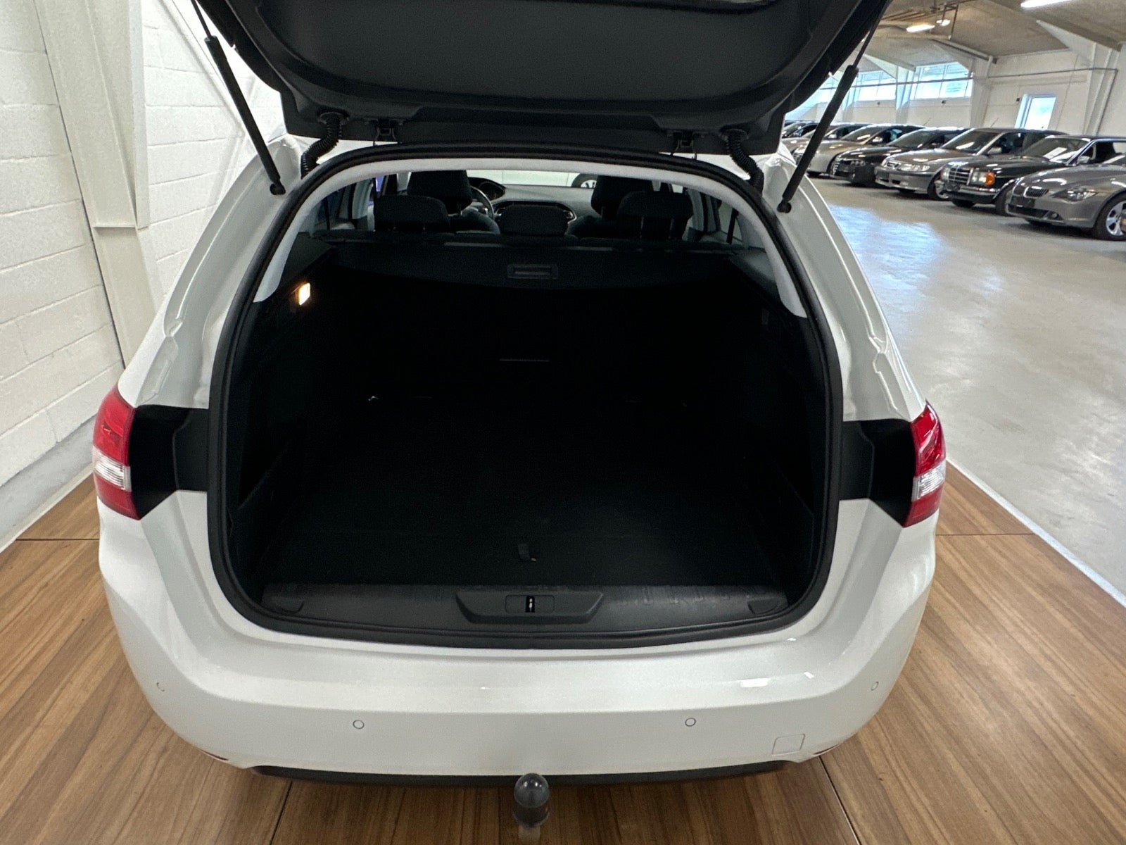 Hvid Peugeot 308 fra 2020