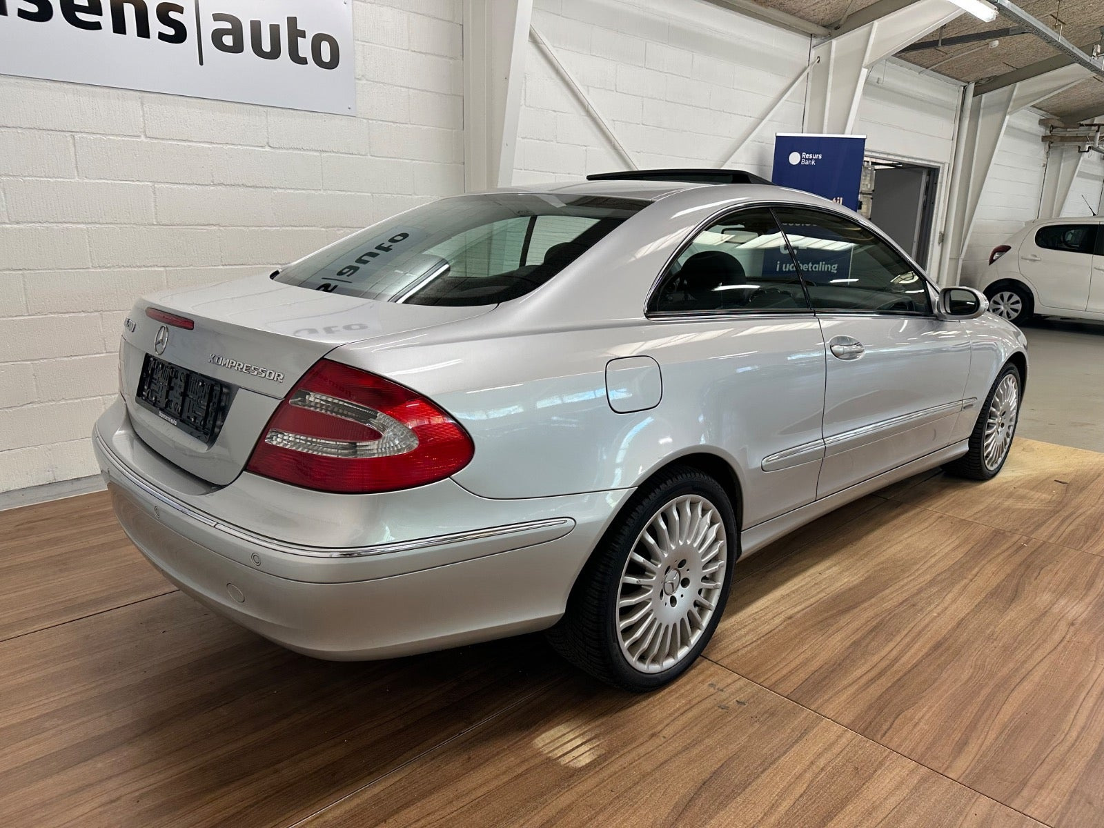 Sølv Mercedes CLK200 fra 2005