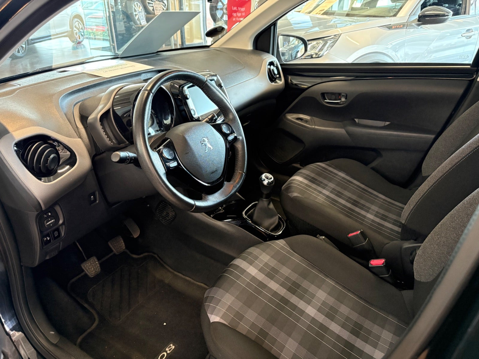 Sort Peugeot 108 fra 2019