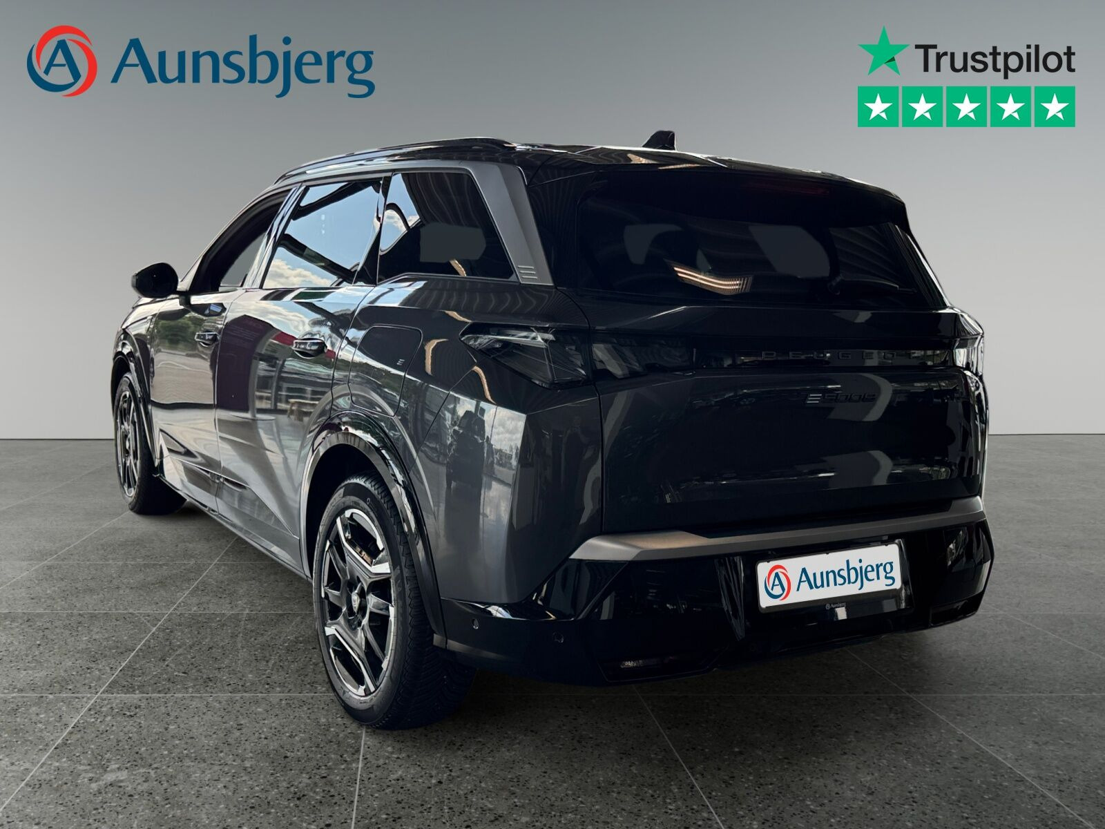 Grå Peugeot e-5008 fra 2025