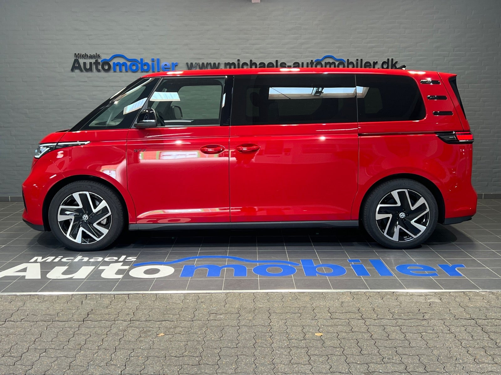 Rød VW ID.Buzz fra 2025