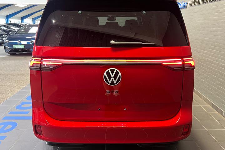 Rød VW ID.Buzz fra 2025