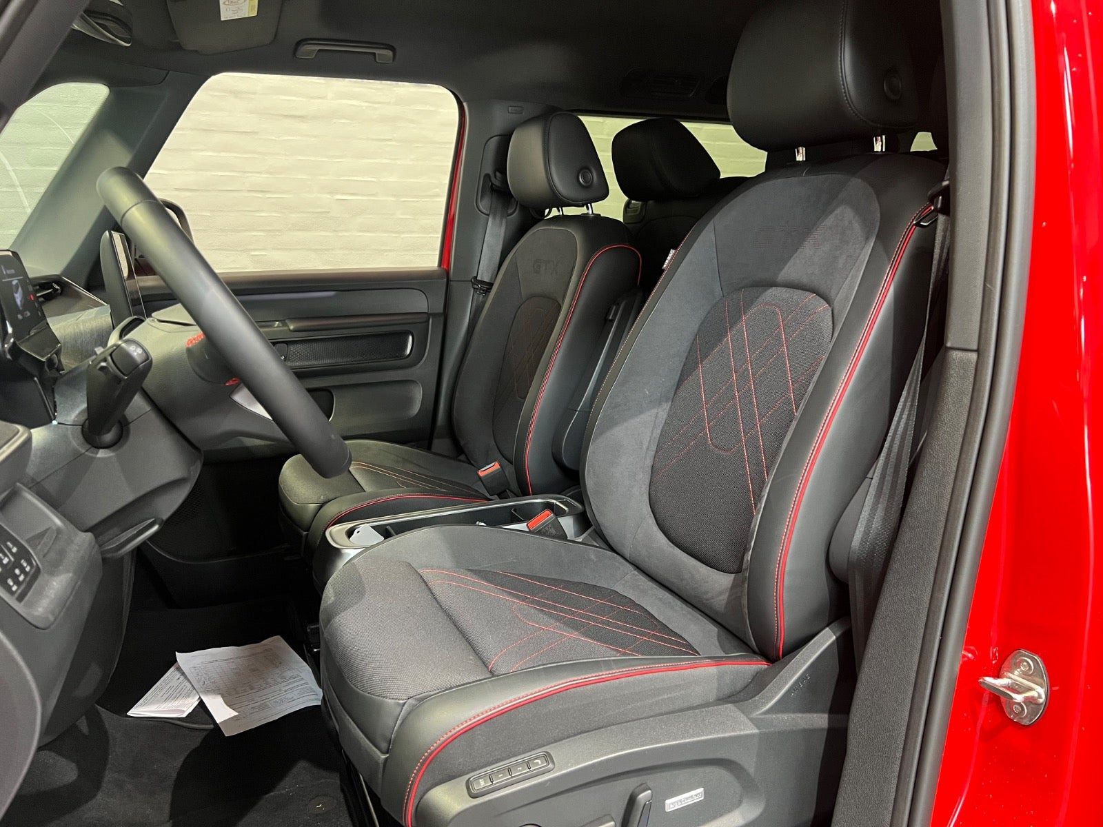 Rød VW ID.Buzz fra 2025