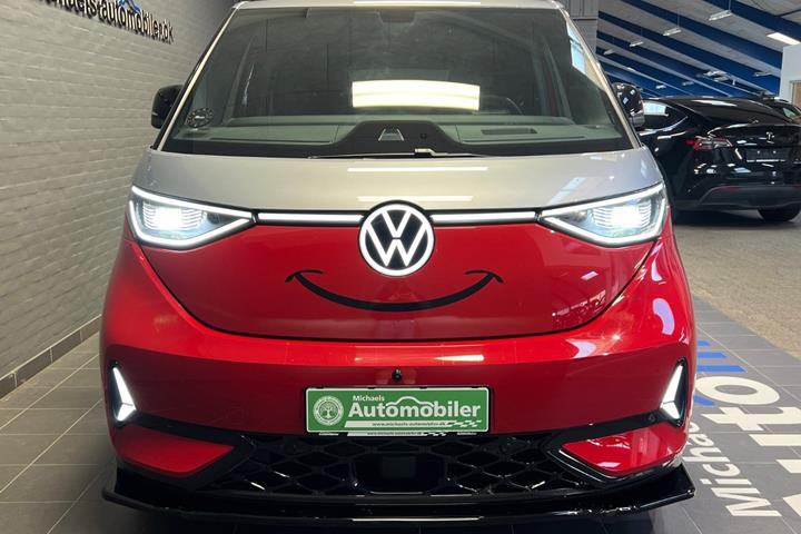 Rød VW ID.Buzz fra 2025