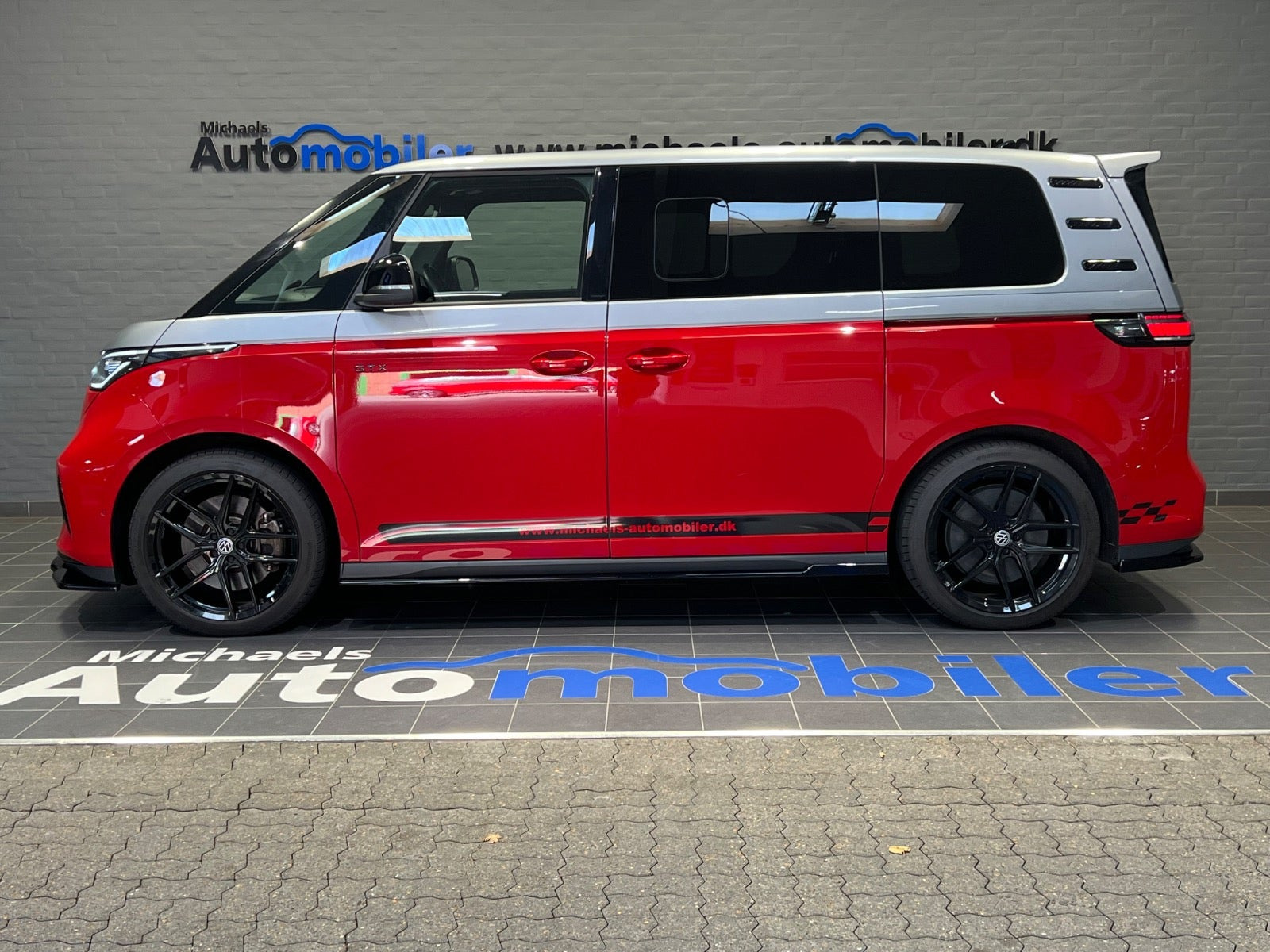 Rød VW ID.Buzz fra 2025