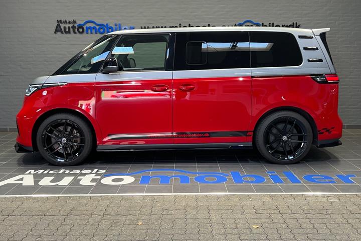 Rød VW ID.Buzz fra 2025
