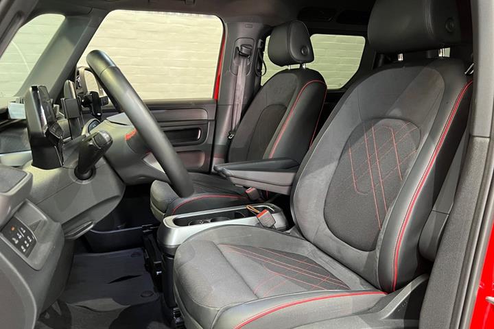 Rød VW ID.Buzz fra 2025