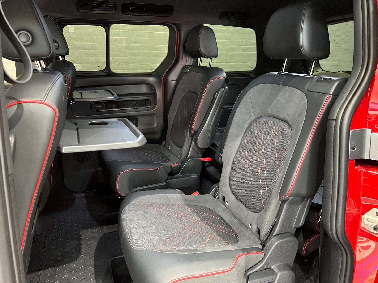 Rød VW ID.Buzz fra 2025