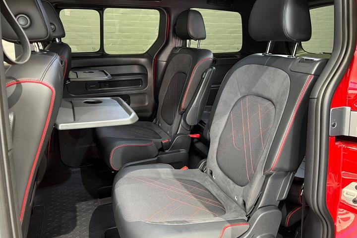 Rød VW ID.Buzz fra 2025
