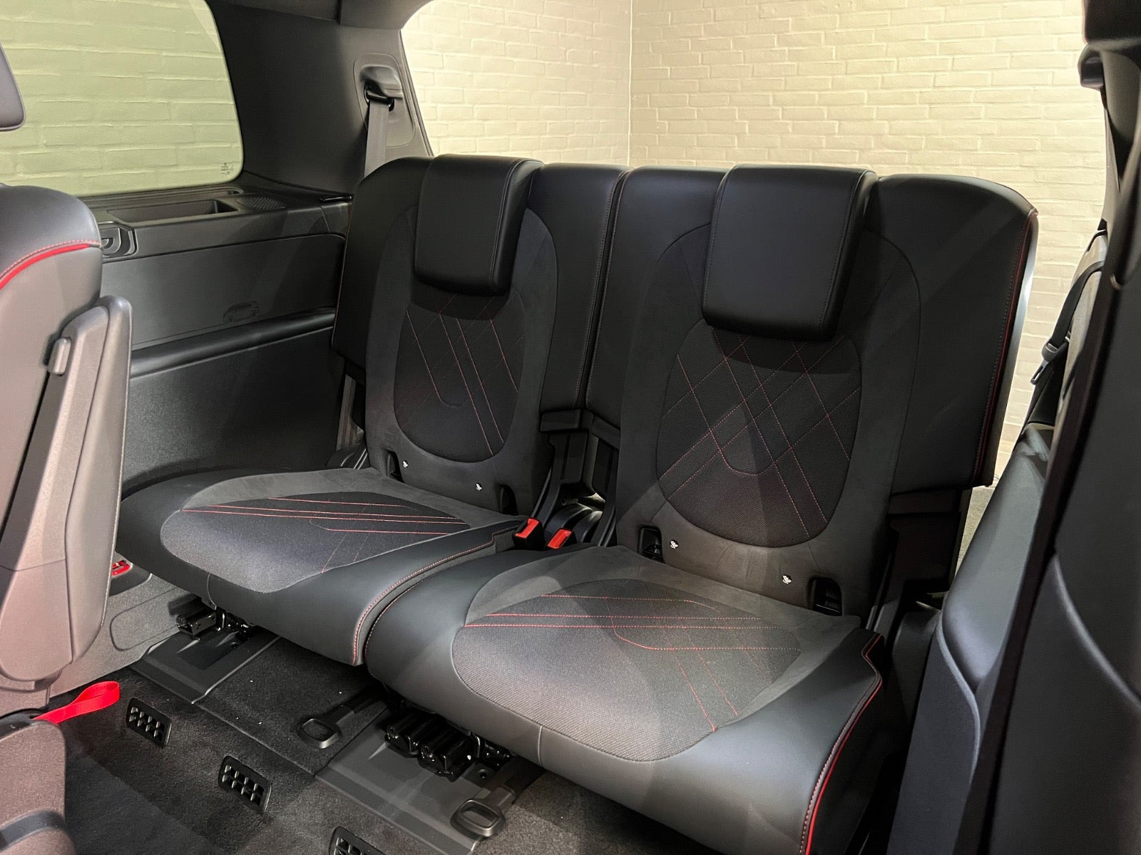 Rød VW ID.Buzz fra 2025