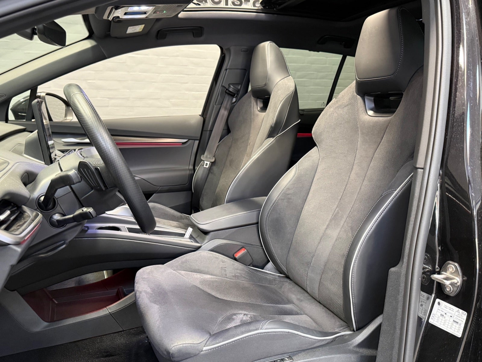 Sort Skoda Enyaq fra 2026