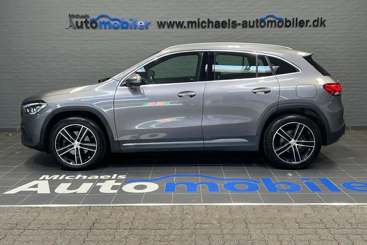Grå Mercedes GLA200 d fra 2021