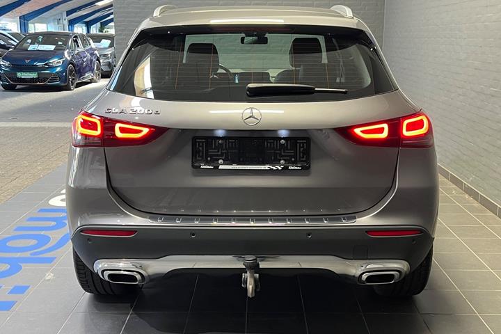 Grå Mercedes GLA200 d fra 2021