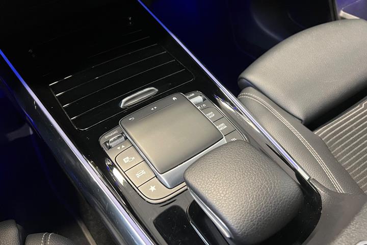 Grå Mercedes GLA200 d fra 2021