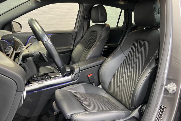 Grå Mercedes GLA200 d fra 2021