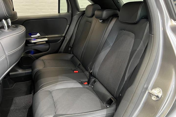 Grå Mercedes GLA200 d fra 2021