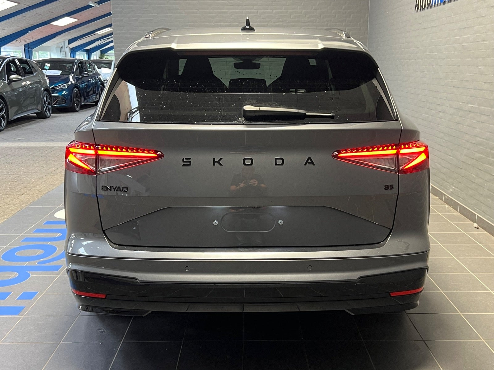 Grå Skoda Enyaq fra 2025