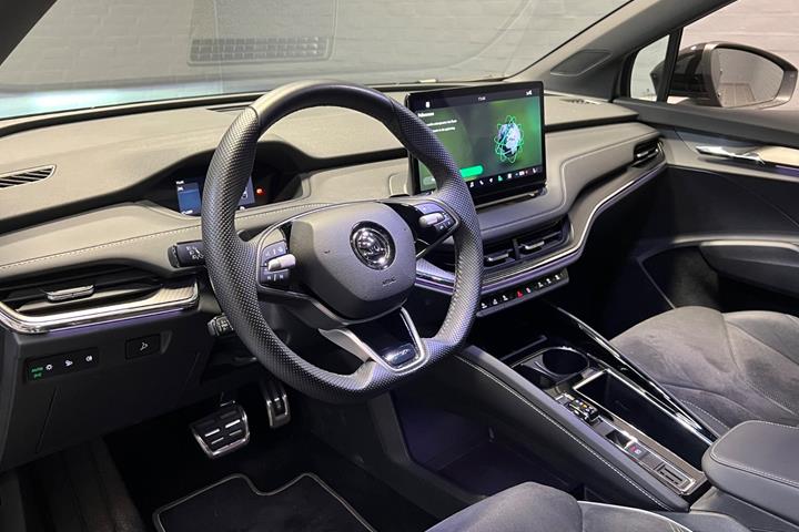 Grå Skoda Enyaq fra 2025
