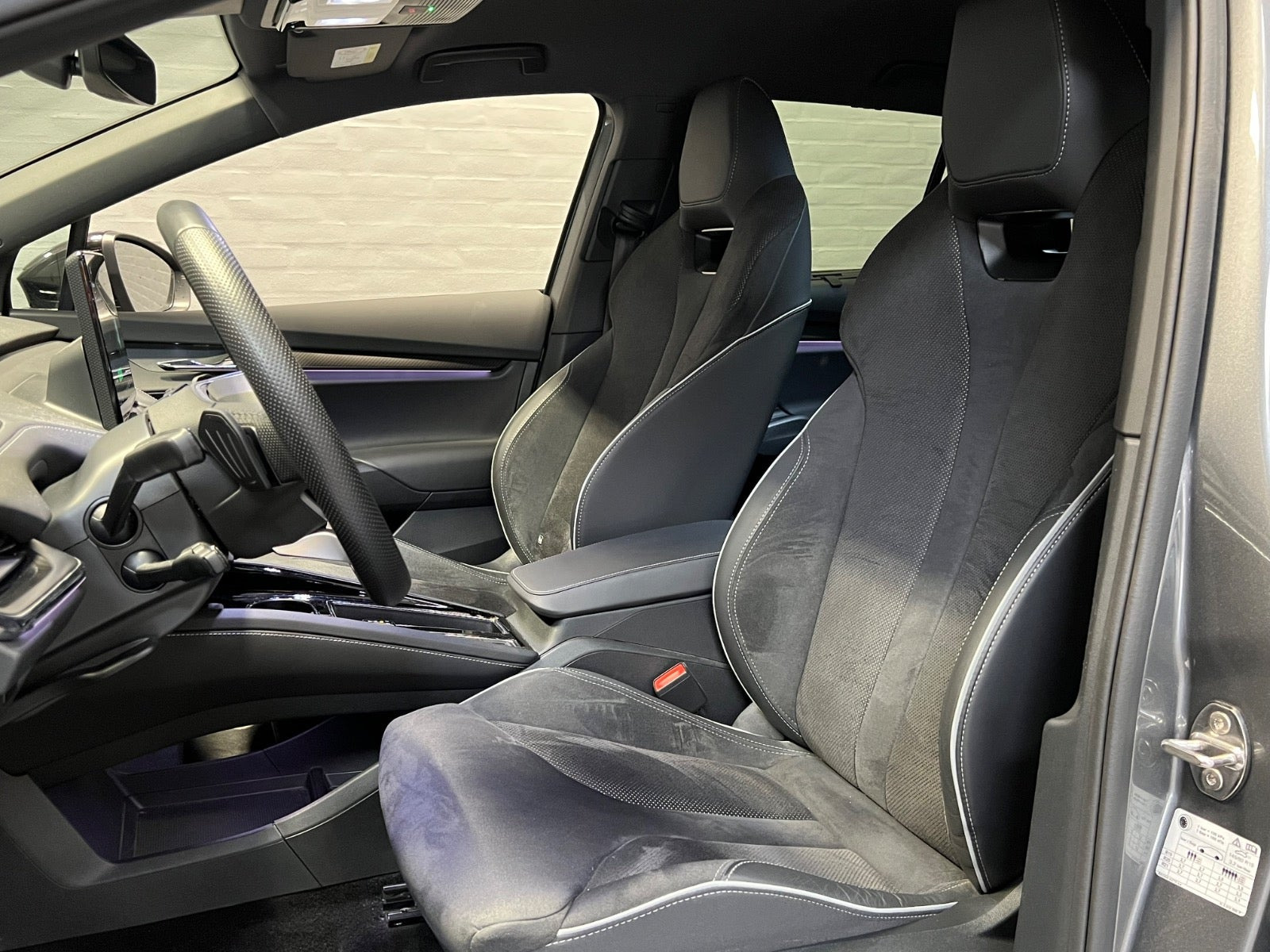 Grå Skoda Enyaq fra 2025