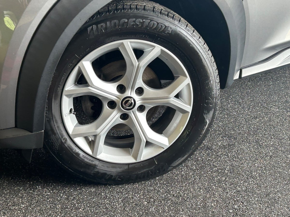 Grå Nissan Juke fra 2020
