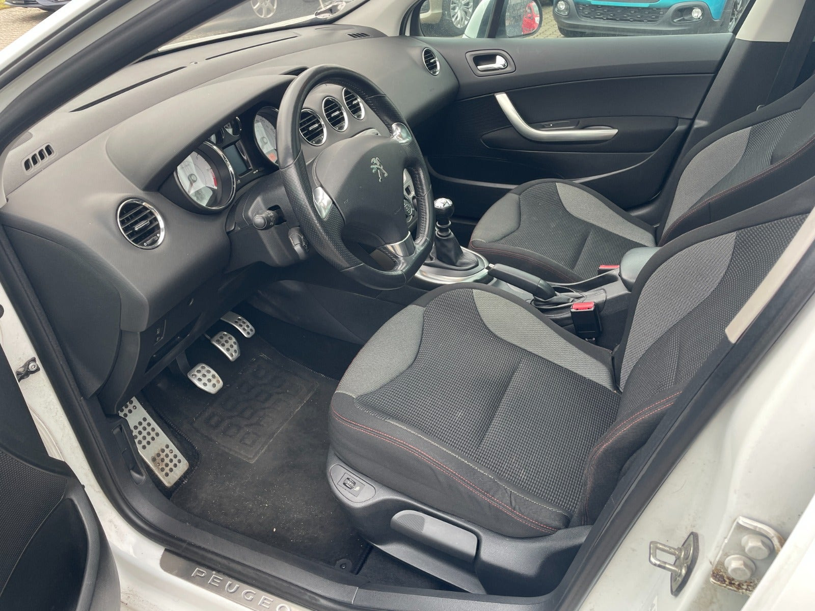 Hvid Peugeot 308 fra 2010