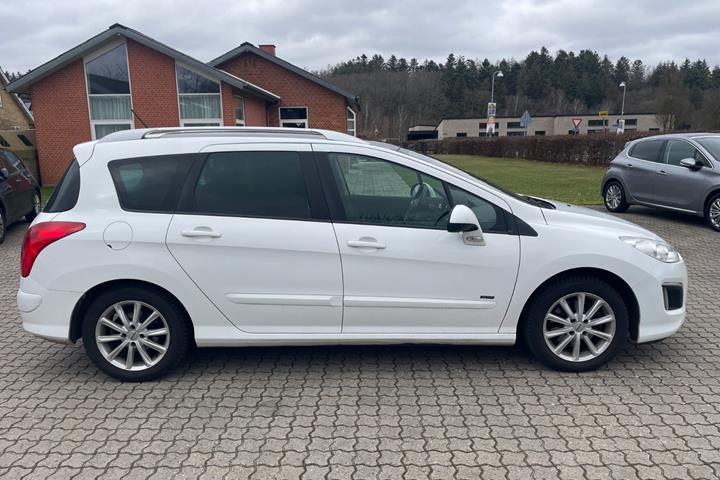 Hvid Peugeot 308 fra 2010