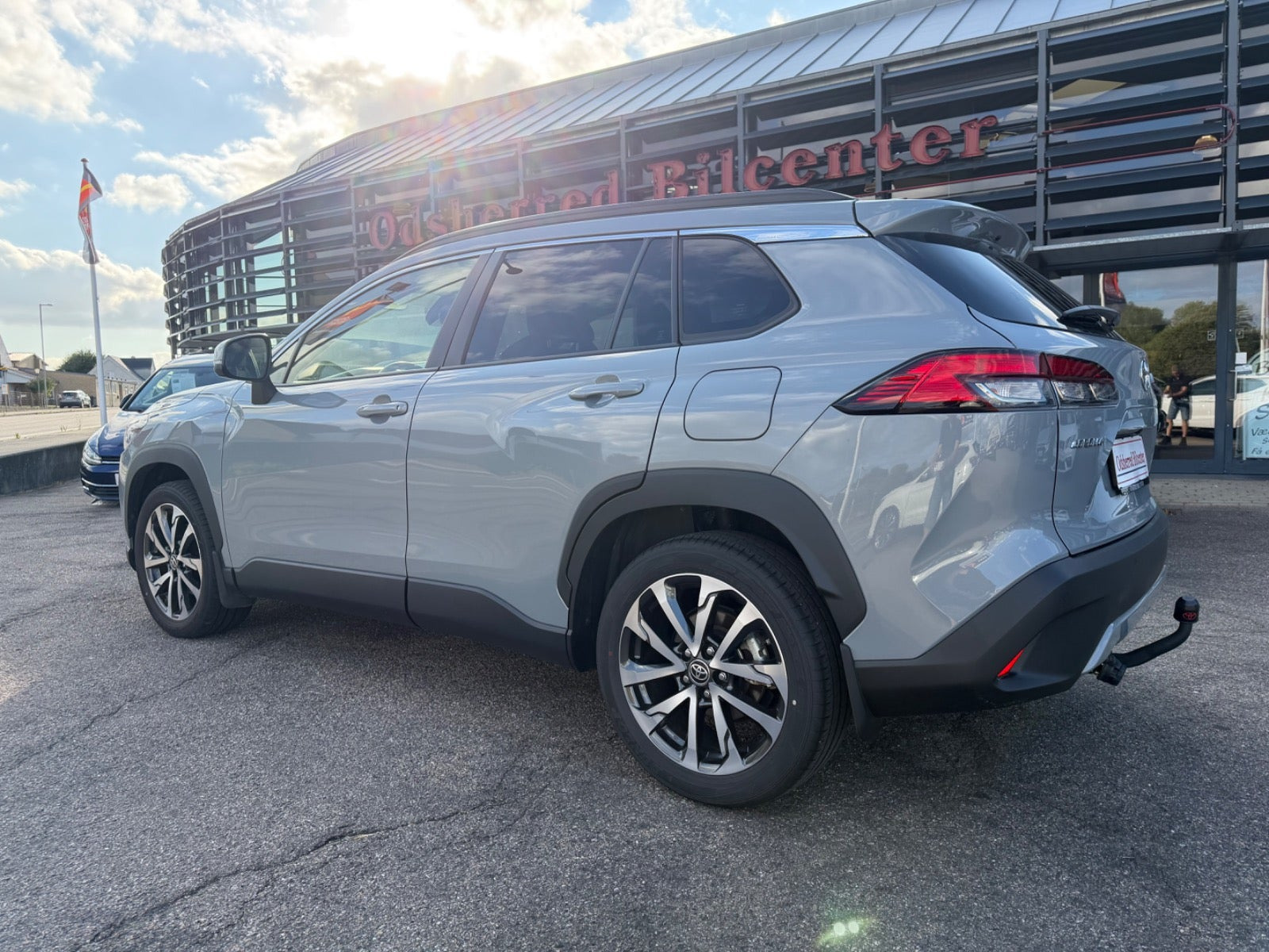 Grå Toyota Corolla Cross fra 2024