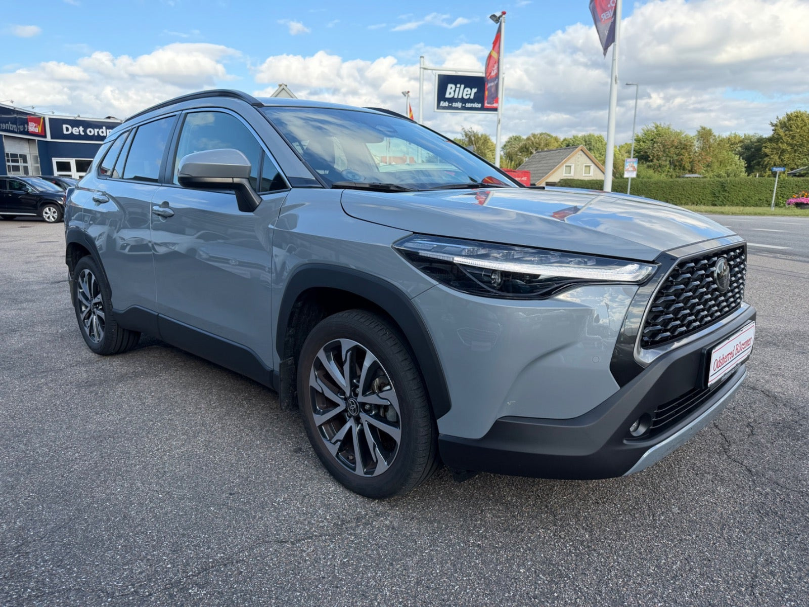 Grå Toyota Corolla Cross fra 2024