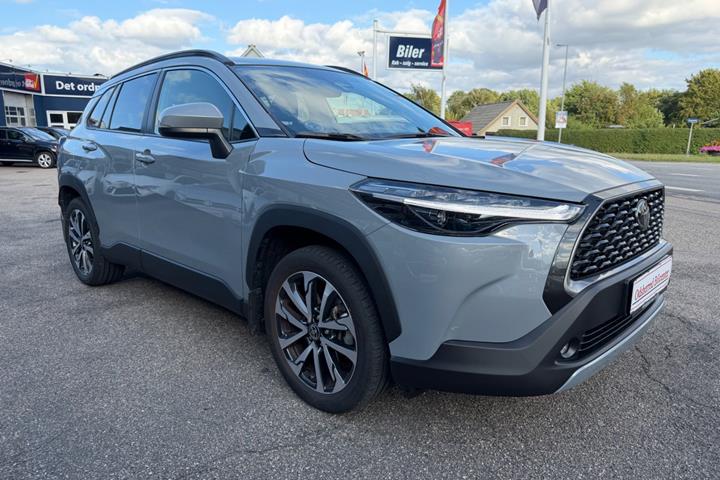 Grå Toyota Corolla Cross fra 2024
