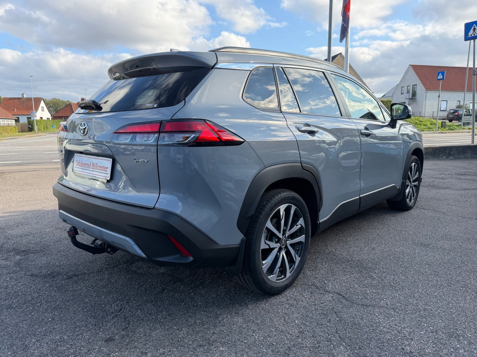 Grå Toyota Corolla Cross fra 2024