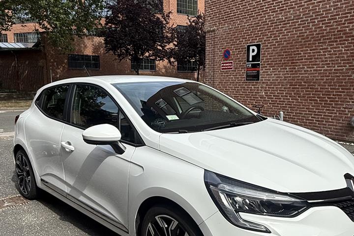 Hvid Renault Clio fra 2021