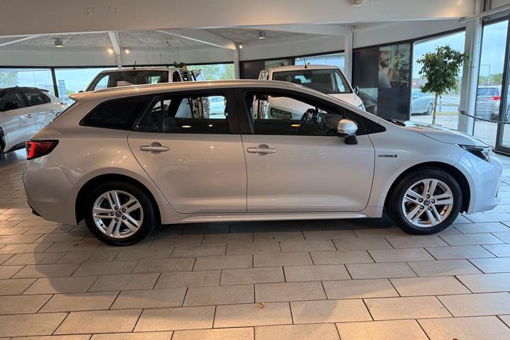 Sølv Toyota Corolla fra 2019