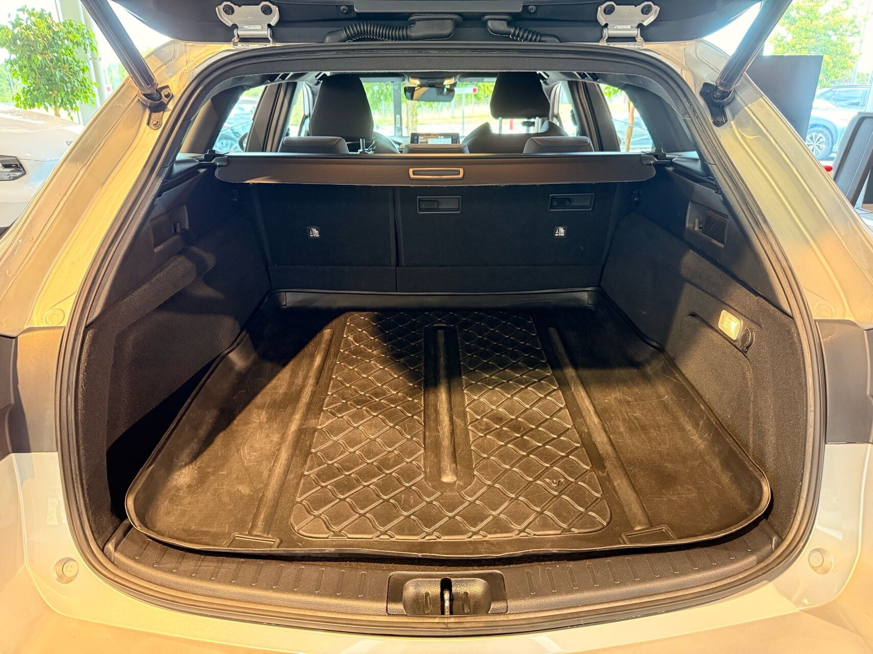Sølv Toyota Corolla fra 2019