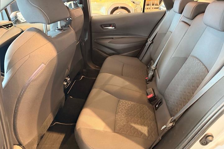 Sølv Toyota Corolla fra 2019