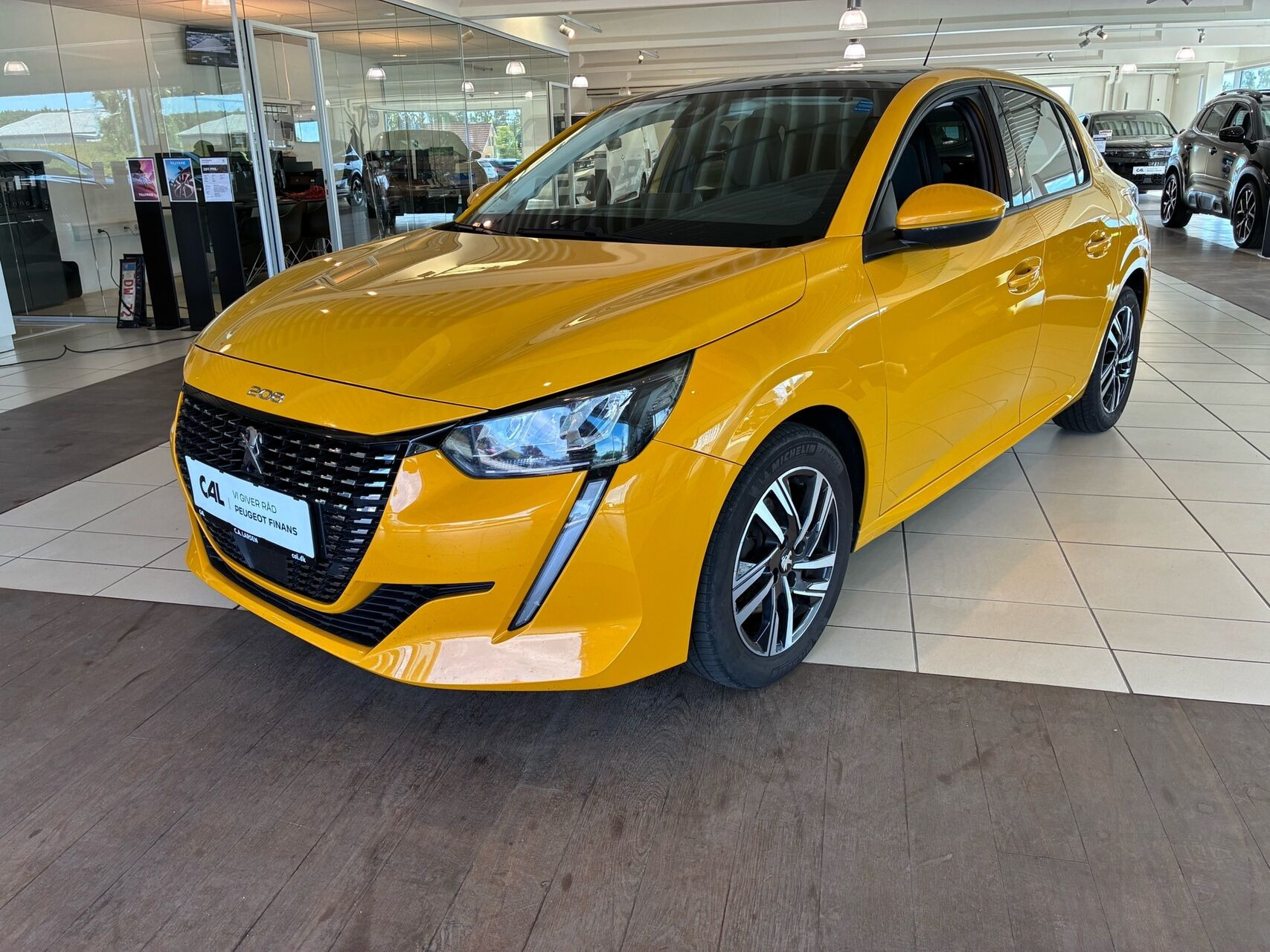 Peugeot 208 1,2 PureTech Allure Sky 100HK 5d 6g