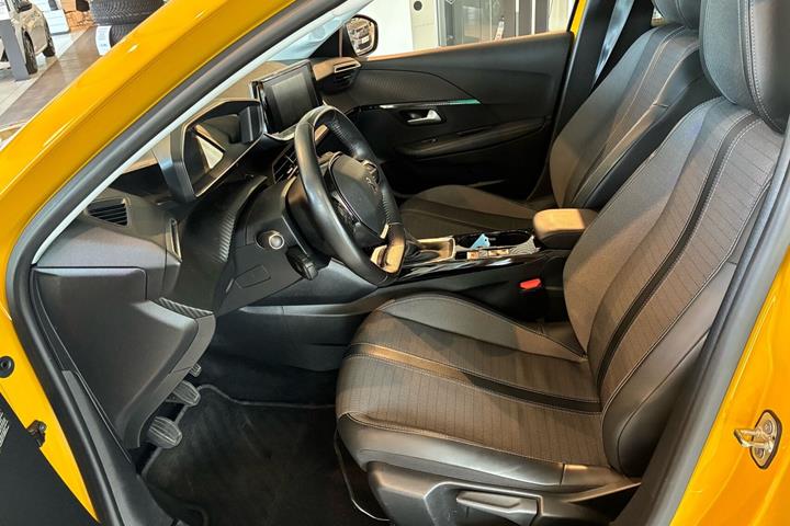 Gul Peugeot 208 fra 2020