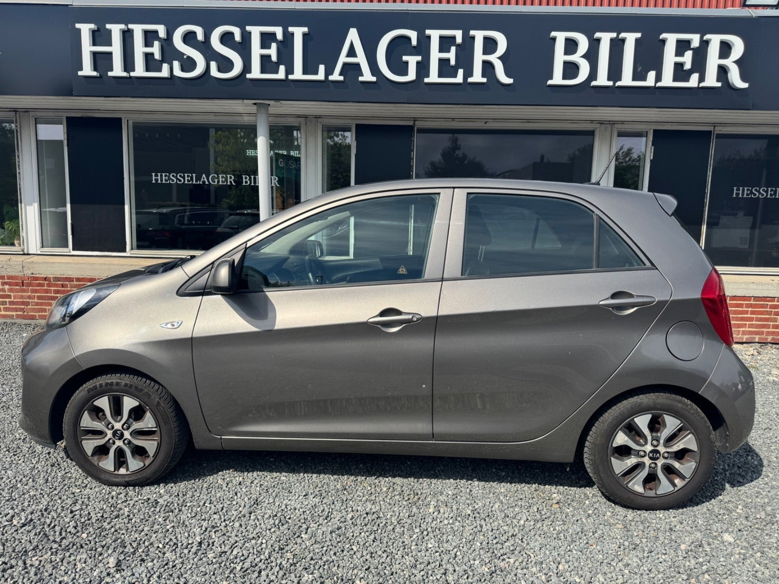 Beige Kia Picanto fra 2017