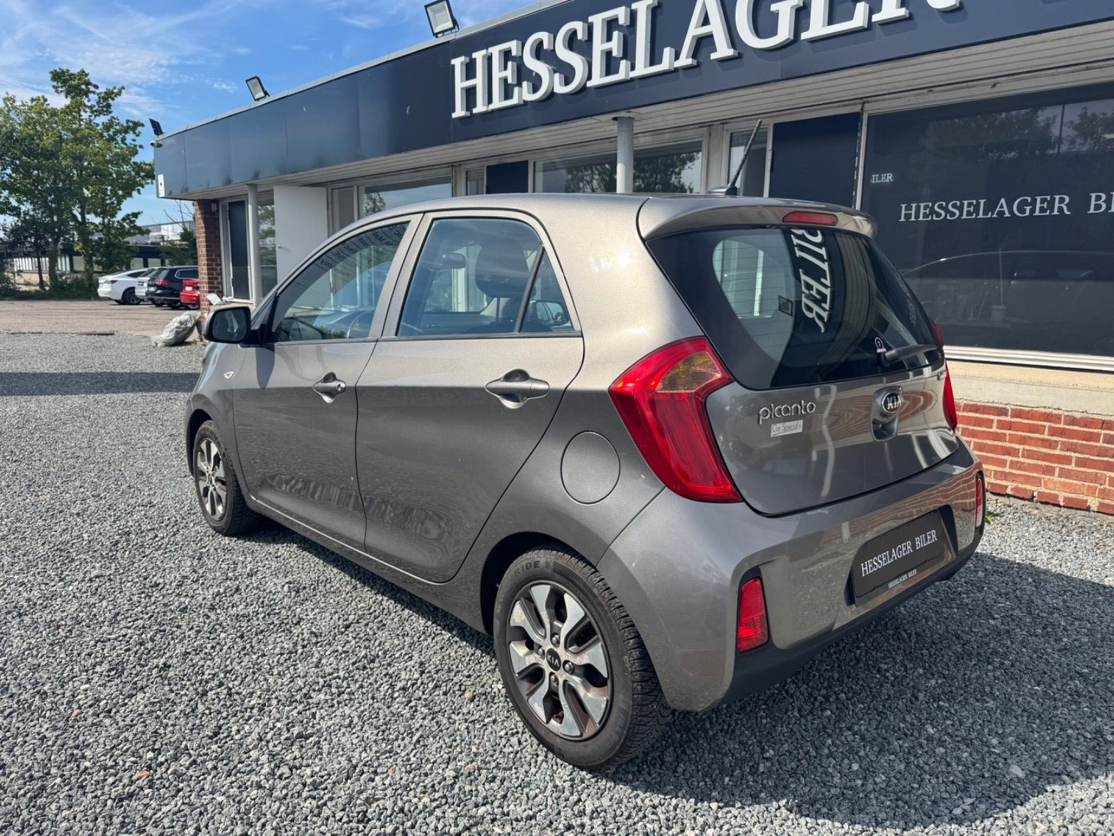 Beige Kia Picanto fra 2017