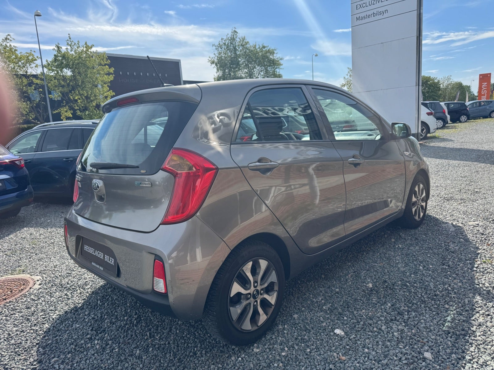 Beige Kia Picanto fra 2017